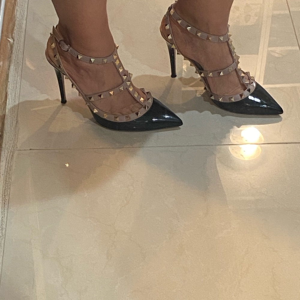 Authentic Valentino Rock Studs, make a statement - Picture 7 of 13